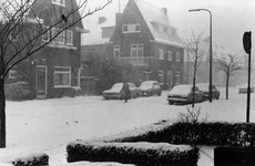 604292 Gezicht in de Goethelaan te Utrecht, tijdens winterse omstandigheden. Links het huis Goethelaan 88.